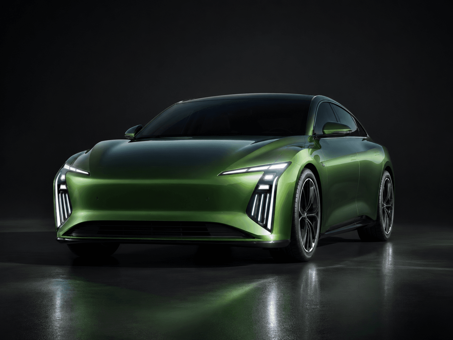 FORTHING S7 REEV, vista frontal en color verde