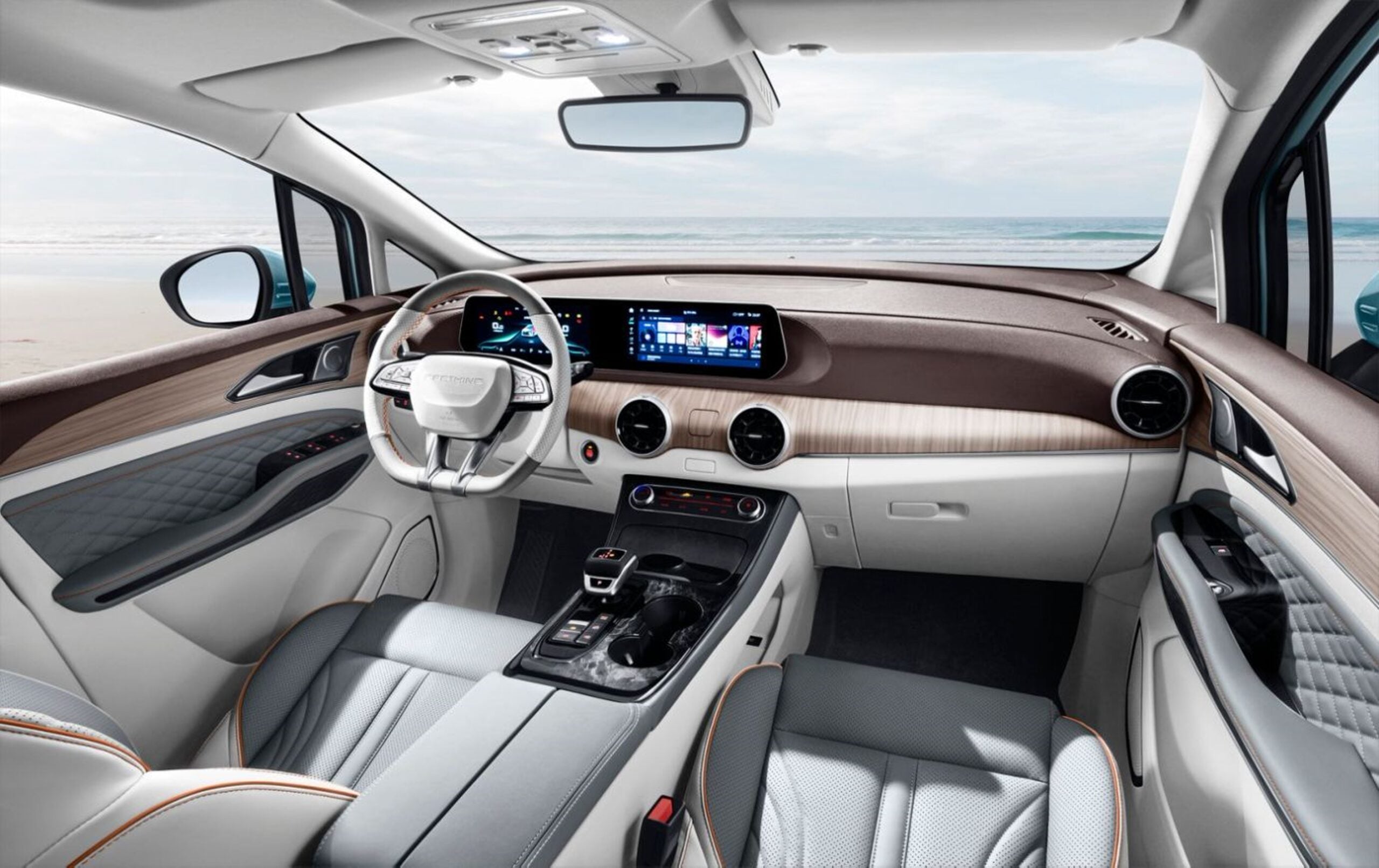 Interior del FORTHING U-TOUR HEV