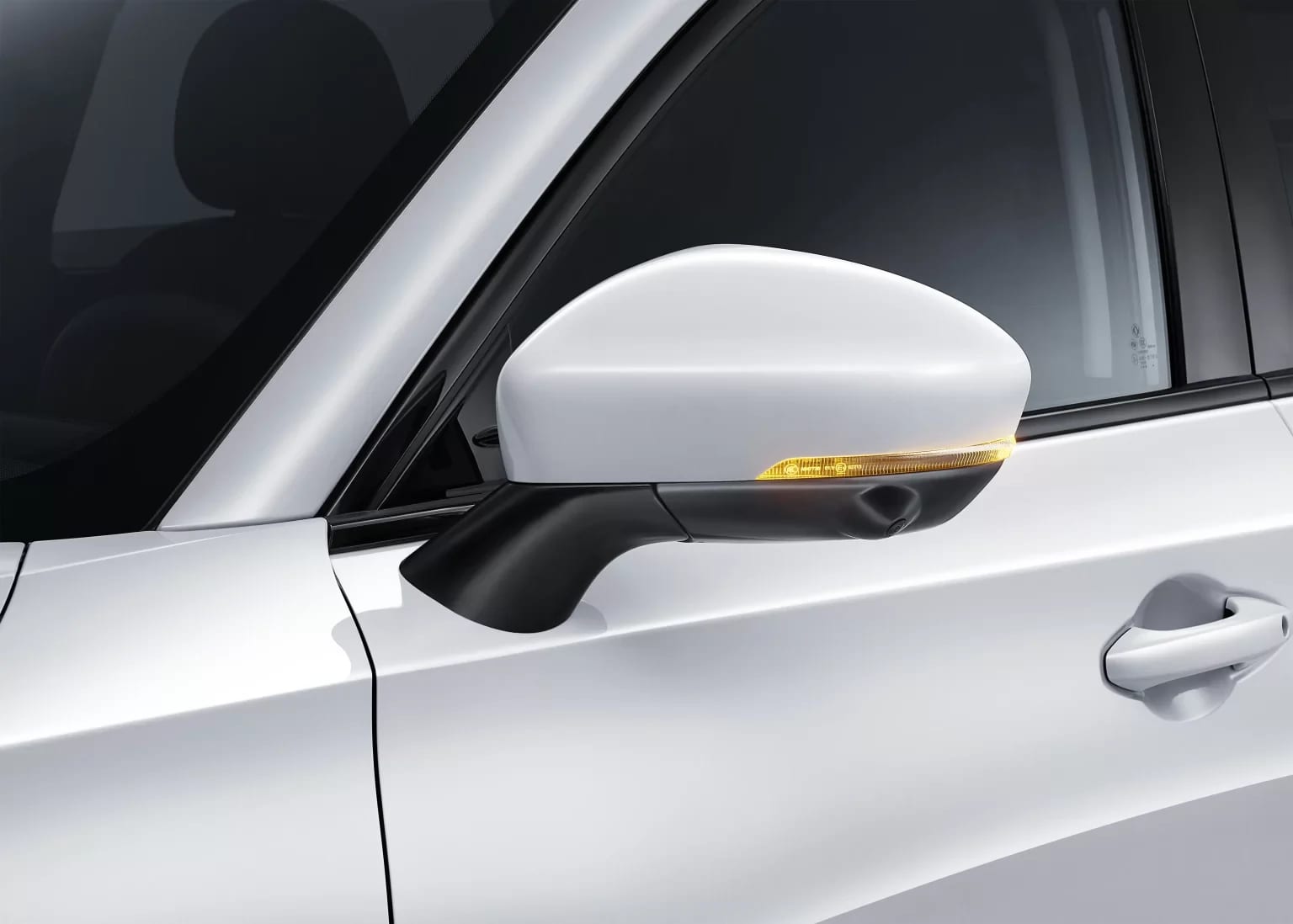 Detalle del espejo retrovisor con luz de giro integrada