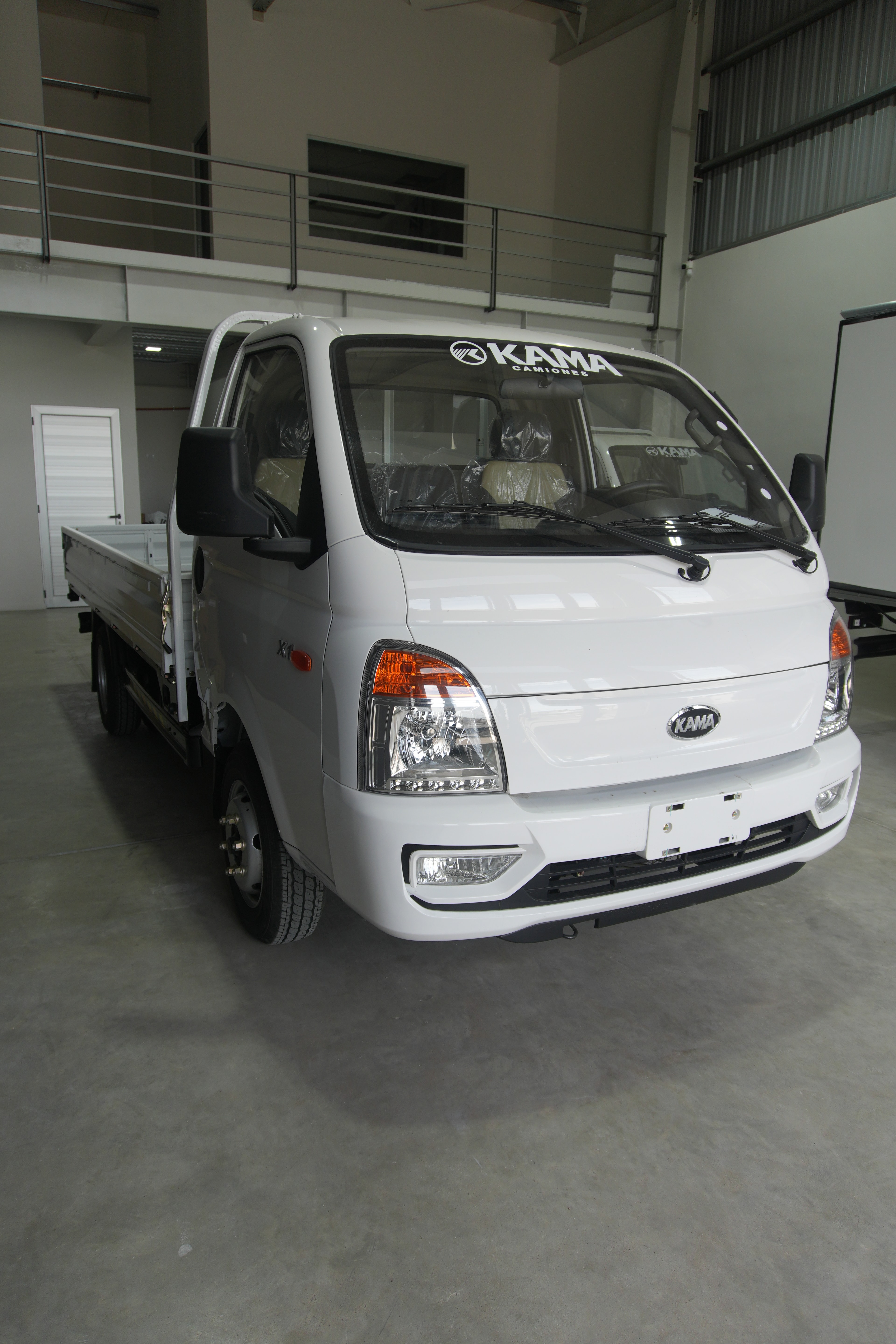KAMA X1 base, vista lateral con caja abierta